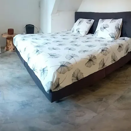 Waterland Apartment *